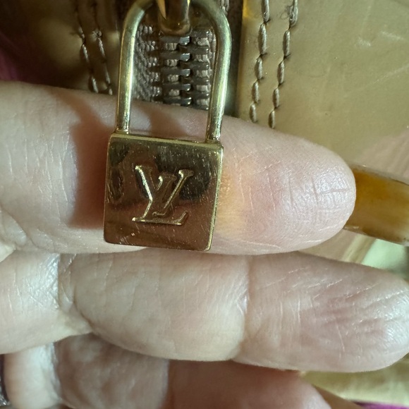 Louis Vuitton Monogram Vernis Bedford Bag
Authentic - Picture 15 of 17